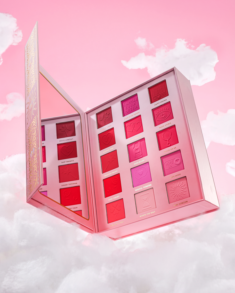 Roze P.Louise Blushed Ever After Blush Palette onderdeel van de Manifest The Magic Storybook Makeup Set