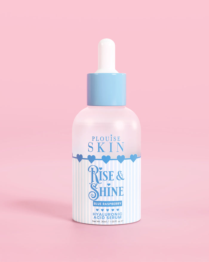 Blauw-witte fles Plouise Rise and Shine Hyaluronic Serum in blauwe framboos