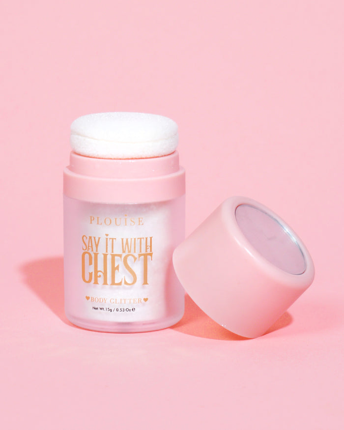Zeg het met losse bodyglitter op de borst