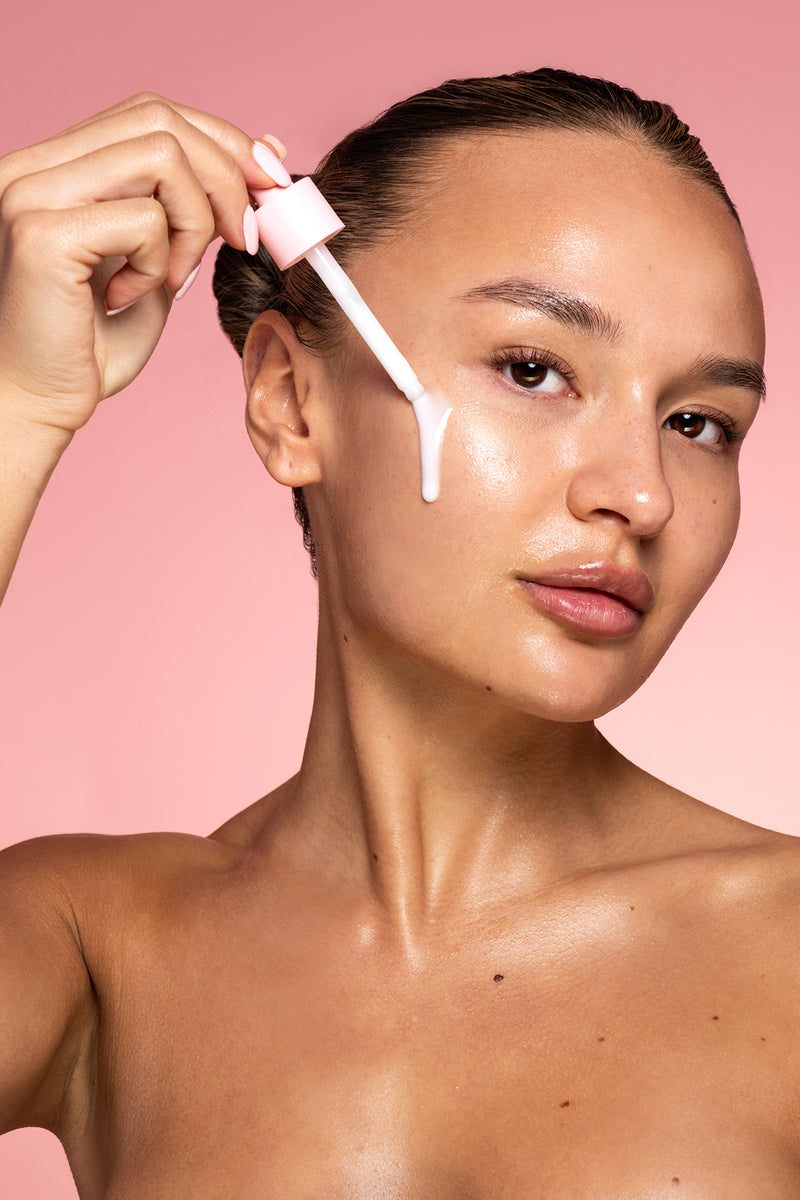 P.Louise Vitamine E & Probiotisch Glow Serum Model