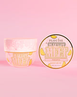 Tub P. Louise Make It Melt Makeup Cleansing Balm met ananassmaak op een roze achtergrond
