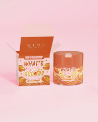 P.Louise 'Wat is de primeur?' rekbare bodyscrub in de geur van French Toiast met een French Toast-designverpakking op een roze achtergrond